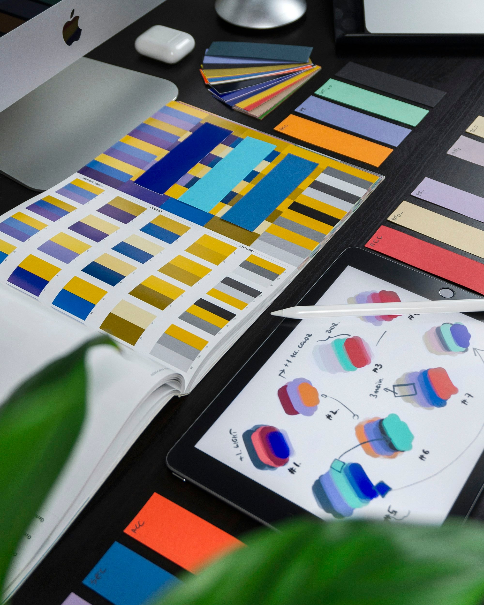 Materiais de identidade visual: logo, cores e tipografia